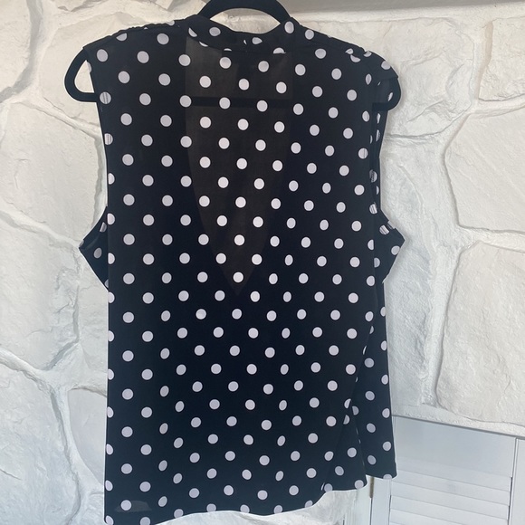 Jones New York black white polka dot V Neck, side gather, sleeveless top - Picture 2 of 13